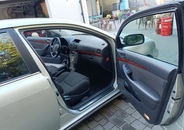 Toyota Avensis cena 10000 przebieg: 343864, rok produkcji 2004 z Pilawa małe 154